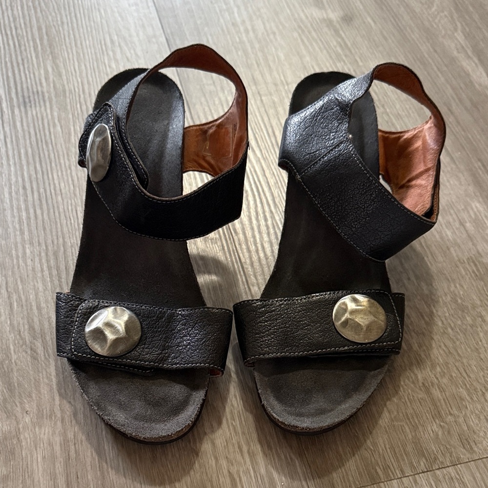Taos Black Leather Wedge Sandals with Silver Accents - Picture 5 of 9